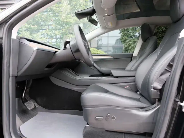 Tesla Model Y — Фото автомобиля 4