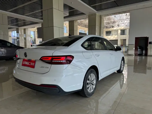 Volkswagen Lavida — Фото автомобиля 14