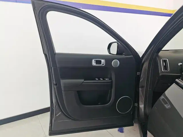 Li Auto L8 — Фото автомобиля 7