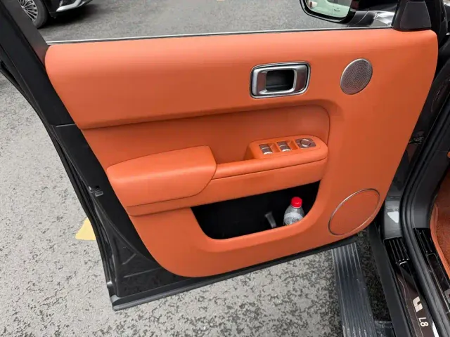 Li Auto L8 — Фото автомобиля 6