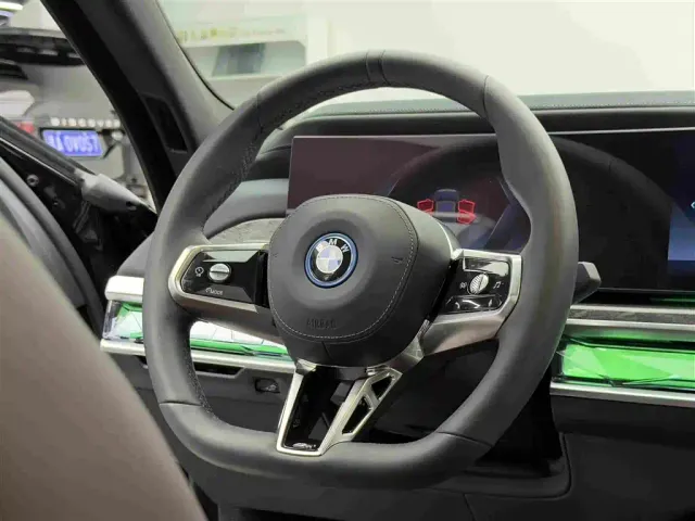 BMW i7 — Фото автомобиля 13