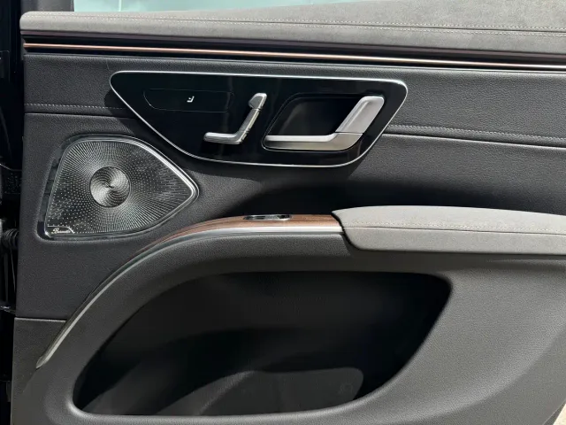 Mercedes-Benz EQS SUV — Фото автомобиля 12