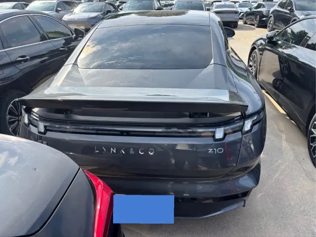 Lynk & Co Z10 — Фото автомобиля 8