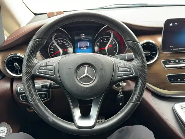Mercedes-Benz V-Class — Фото автомобиля 2