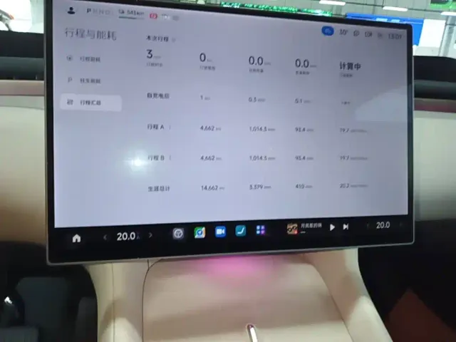 Xiaomi YU7 — Фото автомобиля 8