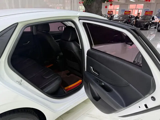 Hyundai Elantra — Фото автомобиля 21