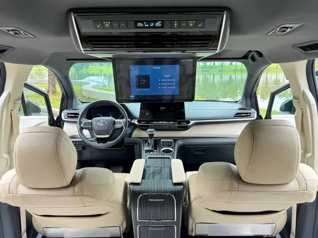 Toyota Sienna — Фото автомобиля 8