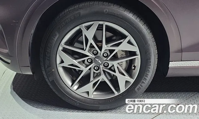 Genesis GV70 — Фото автомобиля 5