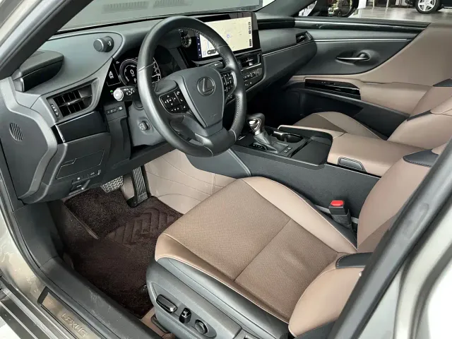 Lexus ES — Фото автомобиля 11