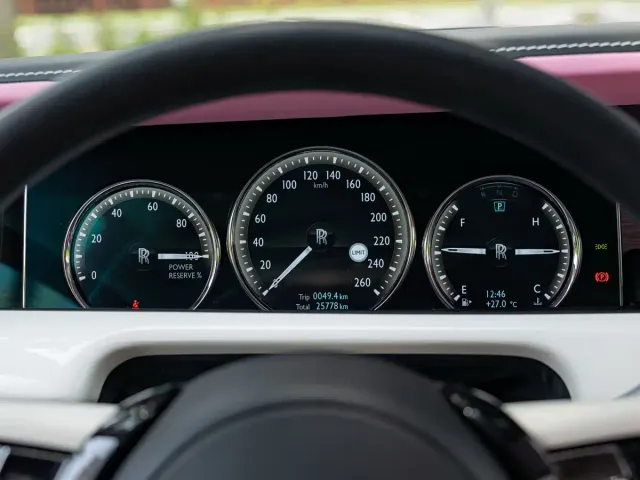 Rolls-Royce Phantom — Фото автомобиля 15
