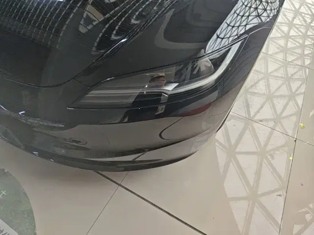 Tesla Model 3 — Фото автомобиля 23