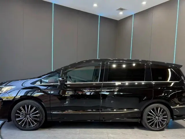 Honda Elysion — Фото автомобиля 4