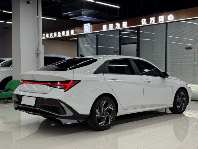 Hyundai Elantra — Фото автомобиля 21