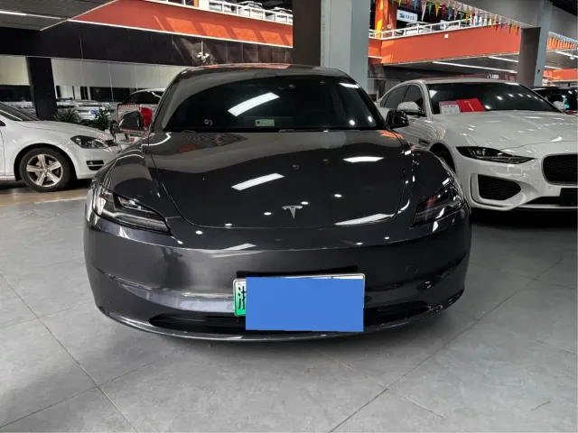 Tesla Model 3 — Фото автомобиля 2