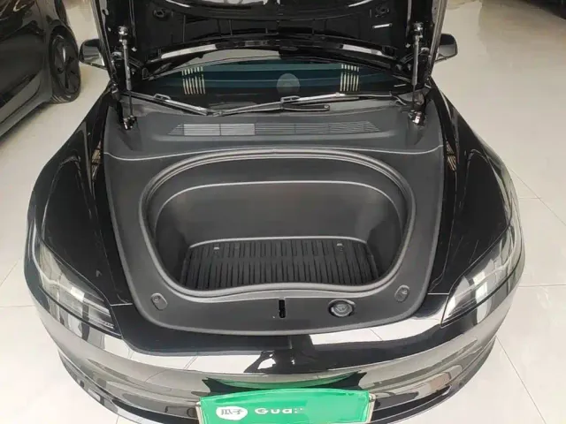 Tesla Model 3 — Фото автомобиля 19