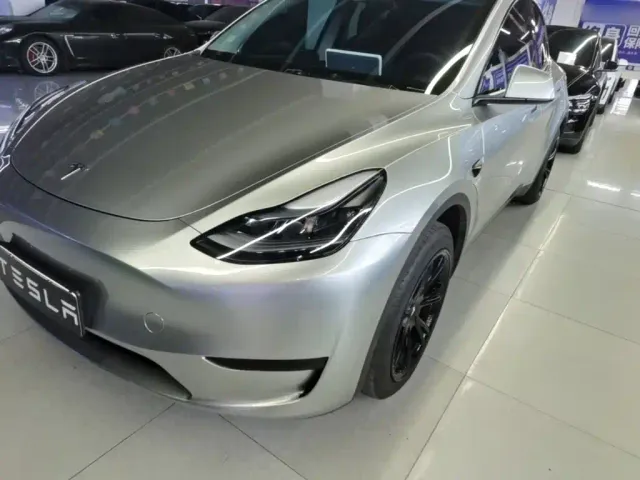 Tesla Model Y — Фото автомобиля 23