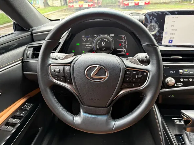Lexus ES — Фото автомобиля 7