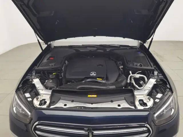 Mercedes-Benz E-Class — Фото автомобиля 6