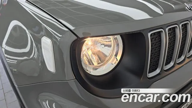Jeep Renegade — Фото автомобиля 22