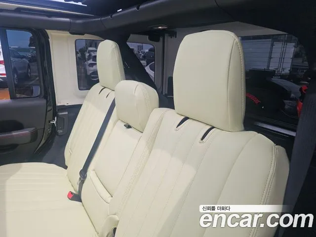 Jeep Wrangler — Фото автомобиля 18