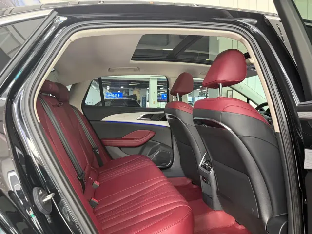 Hongqi H5 — Фото автомобиля 18