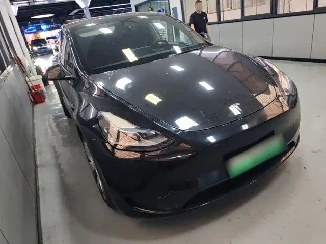 Tesla Model Y — Фото автомобиля 3