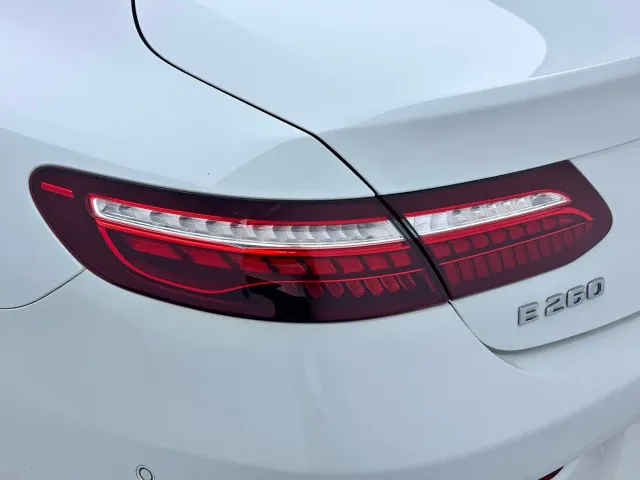 Mercedes-Benz E-Class — Фото автомобиля 12