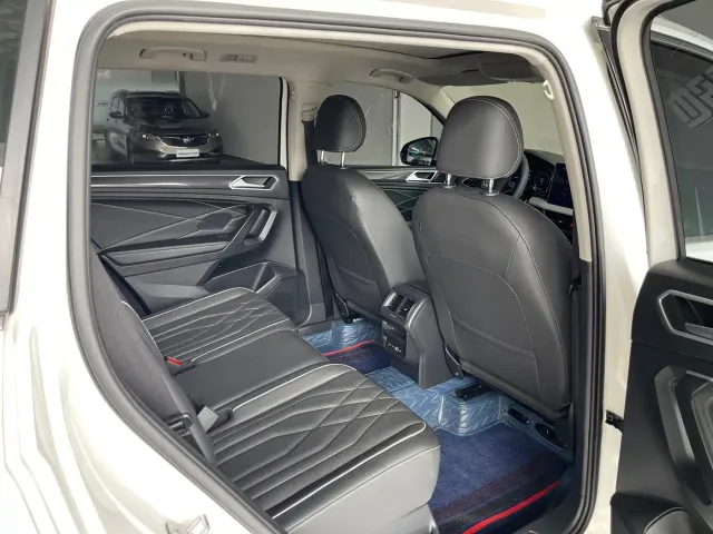 Volkswagen Tiguan L — Фото автомобиля 26
