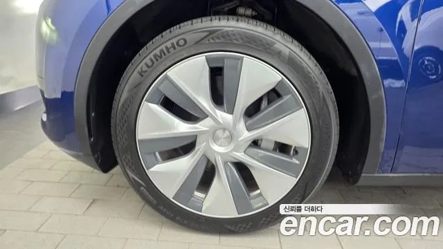 Tesla Model Y — Фото автомобиля 5