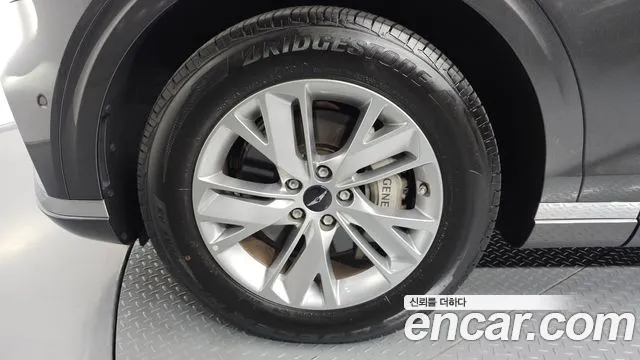 Genesis GV70 — Фото автомобиля 5