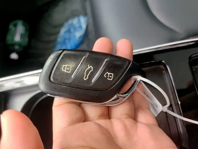 Roewe i6 MAX EV — Фото автомобиля 8