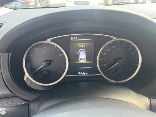 Nissan Tiida — Фото автомобиля 9