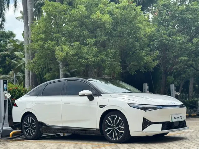 Xpeng P5 — Фото автомобиля 3