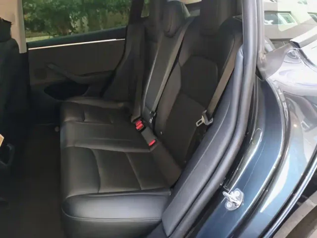 Tesla Model 3 — Фото автомобиля 16