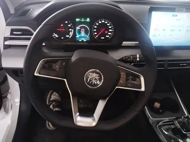 BYD Qin — Фото автомобиля 10