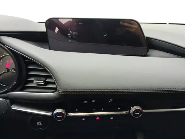Mazda Axela — Фото автомобиля 13
