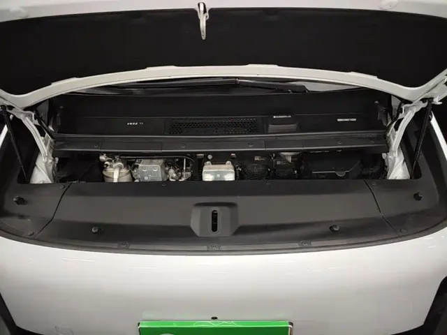 Li Auto MEGA — Фото автомобиля 15