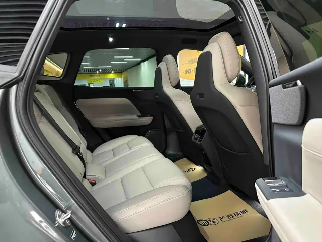Volvo XC70 Plug-in Hybrid — Фото автомобиля 9