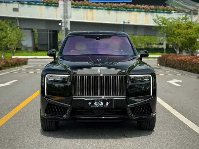 Rolls-Royce Cullinan — Фото автомобиля 2