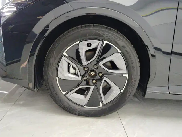 Toyota bZ3 — Фото автомобиля 6