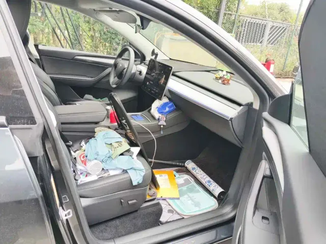 Tesla Model Y — Фото автомобиля 13