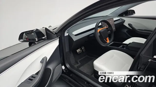 Tesla Model 3 — Фото автомобиля 15