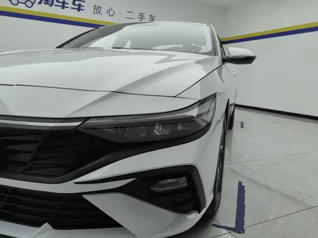 Hyundai Elantra — Фото автомобиля 5