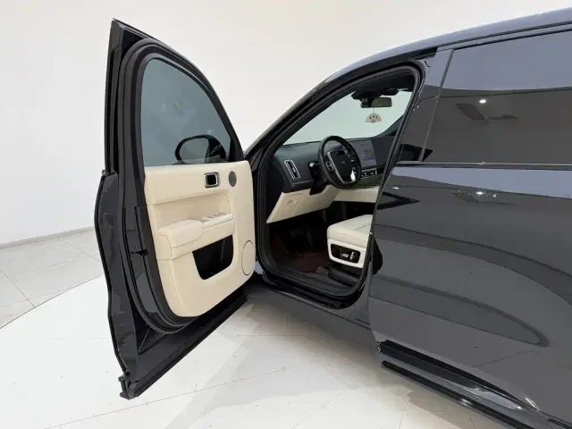 Li Auto L8 — Фото автомобиля 25