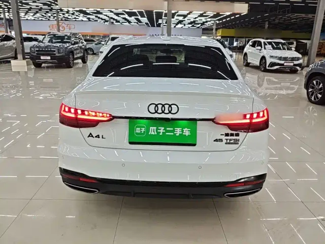 Audi A4L — Фото автомобиля 3