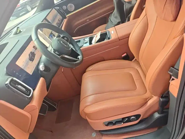 AITO Wenjie AITO M9 2025 Extended Range Ultra 52kWh 6-Seater — Фото автомобиля 14