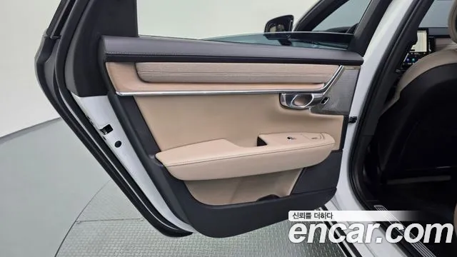 Volvo S90 — Фото автомобиля 25
