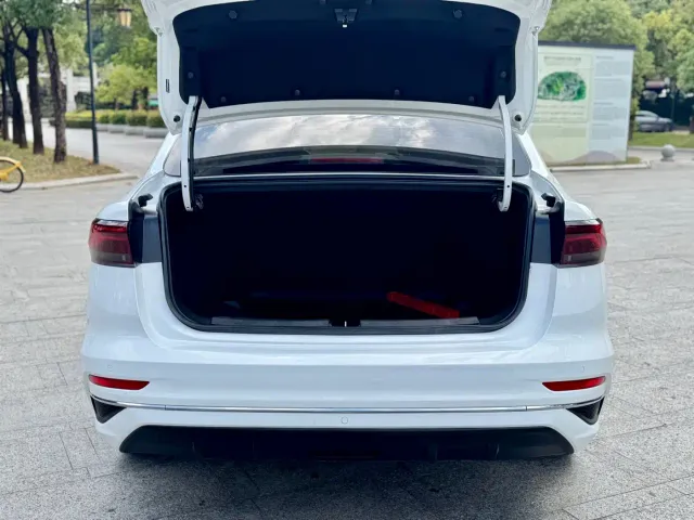 Geely Emgrand — Фото автомобиля 21