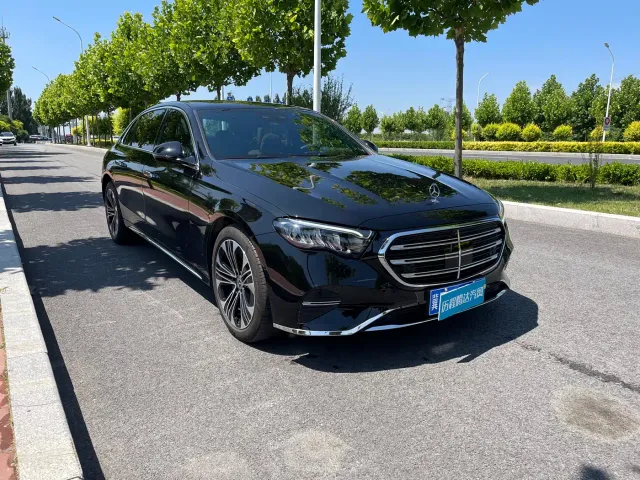 Mercedes-Benz E-Class — Фото автомобиля 3