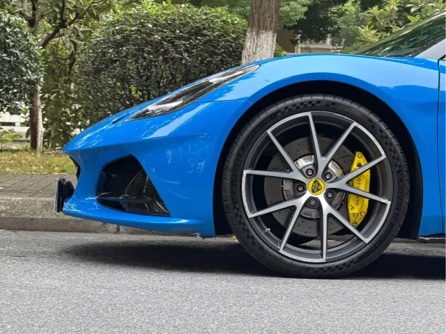 Lotus Emira — Фото автомобиля 18